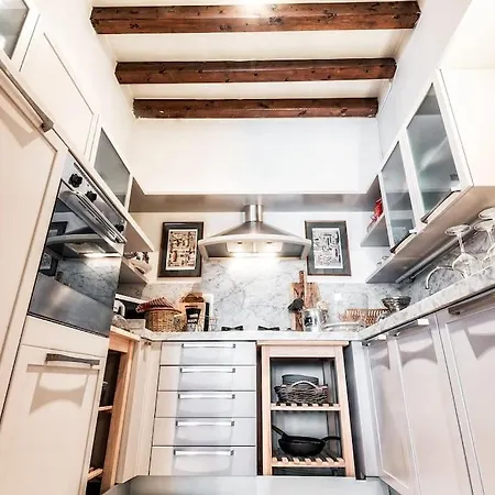 شقة Loft Overlooking The Old Town .