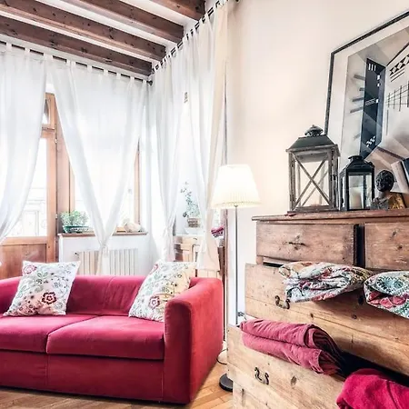 شقة Loft Overlooking The Old Town .