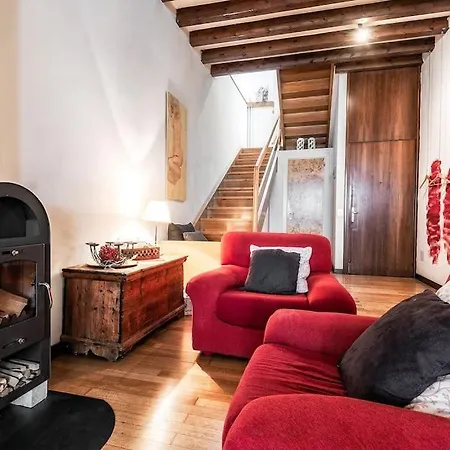 Loft Overlooking The Old Town . Φέλτρε