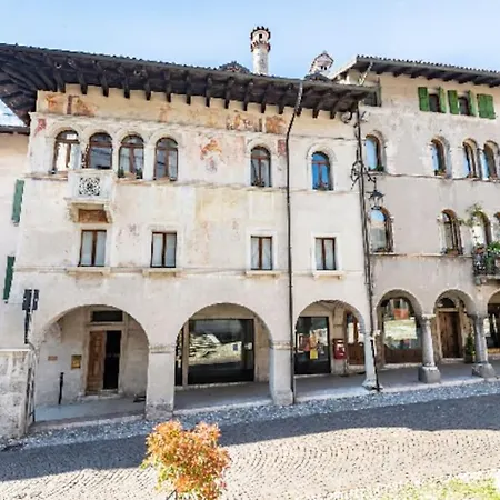 Loft Overlooking The Old Town . شقة