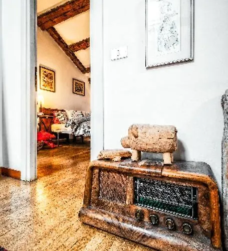 Loft Overlooking The Old Town . Appartement *