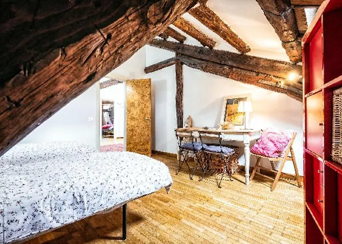 Loft Overlooking The Old Town . Appartement Feltre