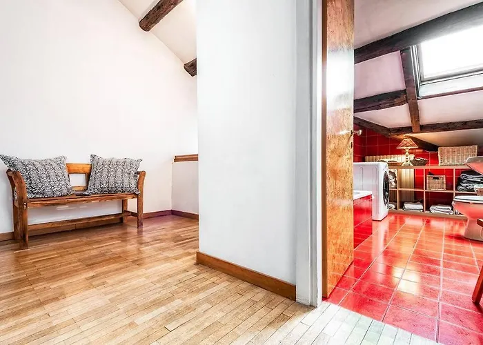 Appartement Loft Overlooking The Old Town . *