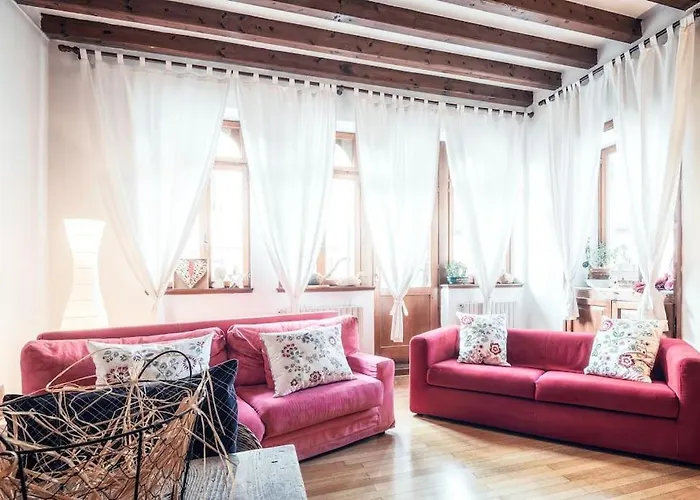 Appartement Loft Overlooking The Old Town . *