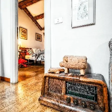 Loft Overlooking The Old Town . Apartamento *