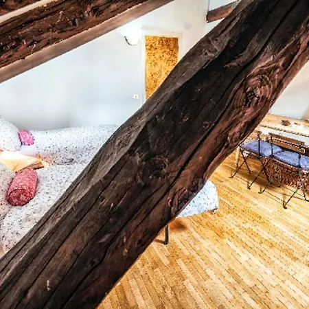 Апартаменты Loft Overlooking The Old Town . Фельтре