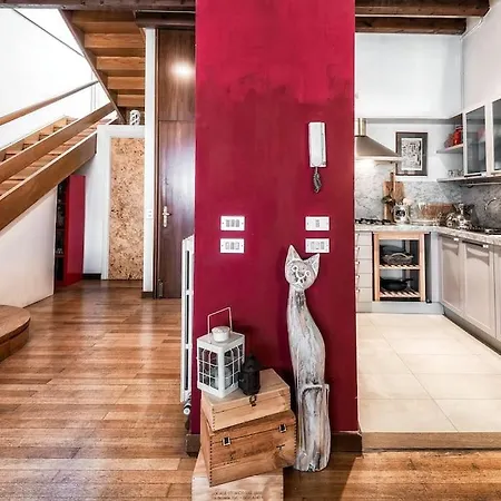 Loft Overlooking The Old Town . *