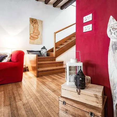 Loft Overlooking The Old Town . דירה