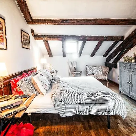 דירה Loft Overlooking The Old Town . *