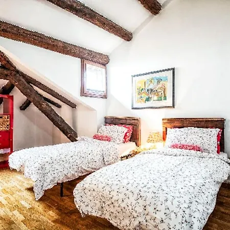 Loft Overlooking The Old Town . Apartamento