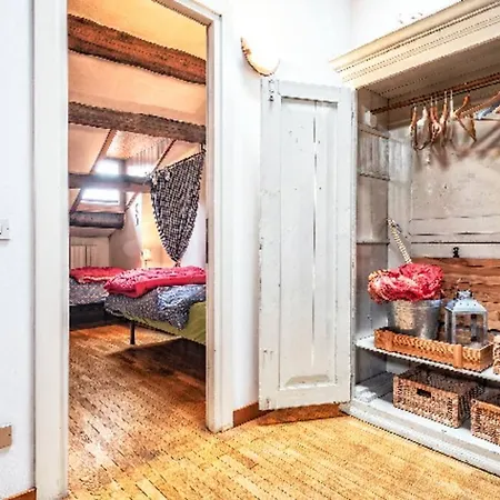 Loft Overlooking The Old Town . *