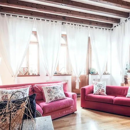 Apartamento Loft Overlooking The Old Town . *