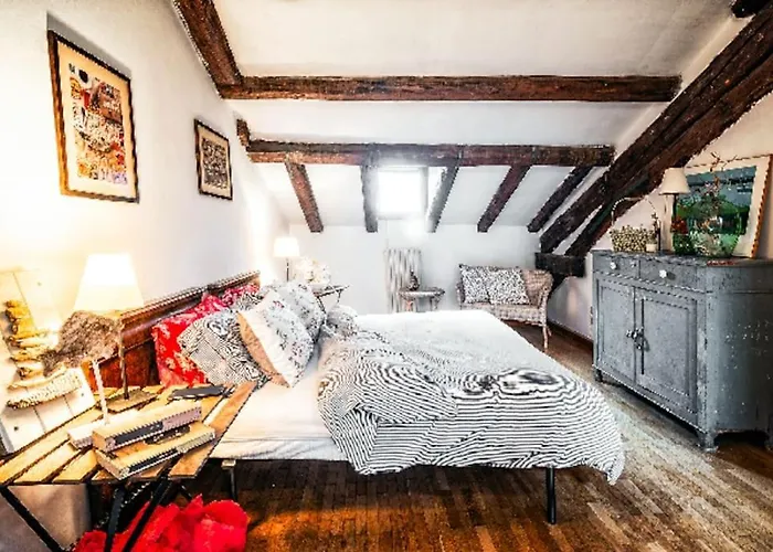 Apartmán Loft Overlooking The Old Town . *